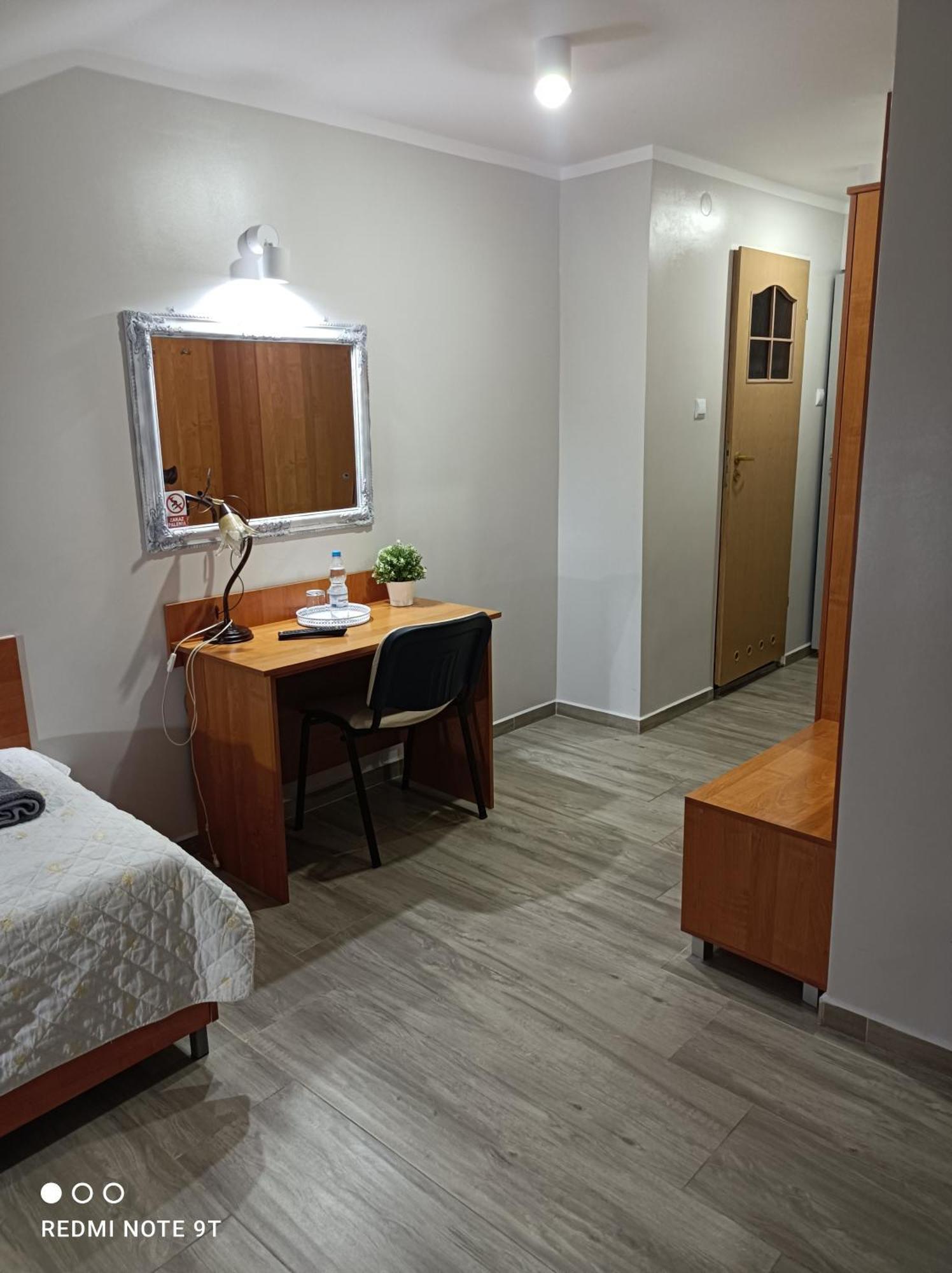 Willa-Restauracja Victoria Ostrowiec Świętokrzyski Habitación foto