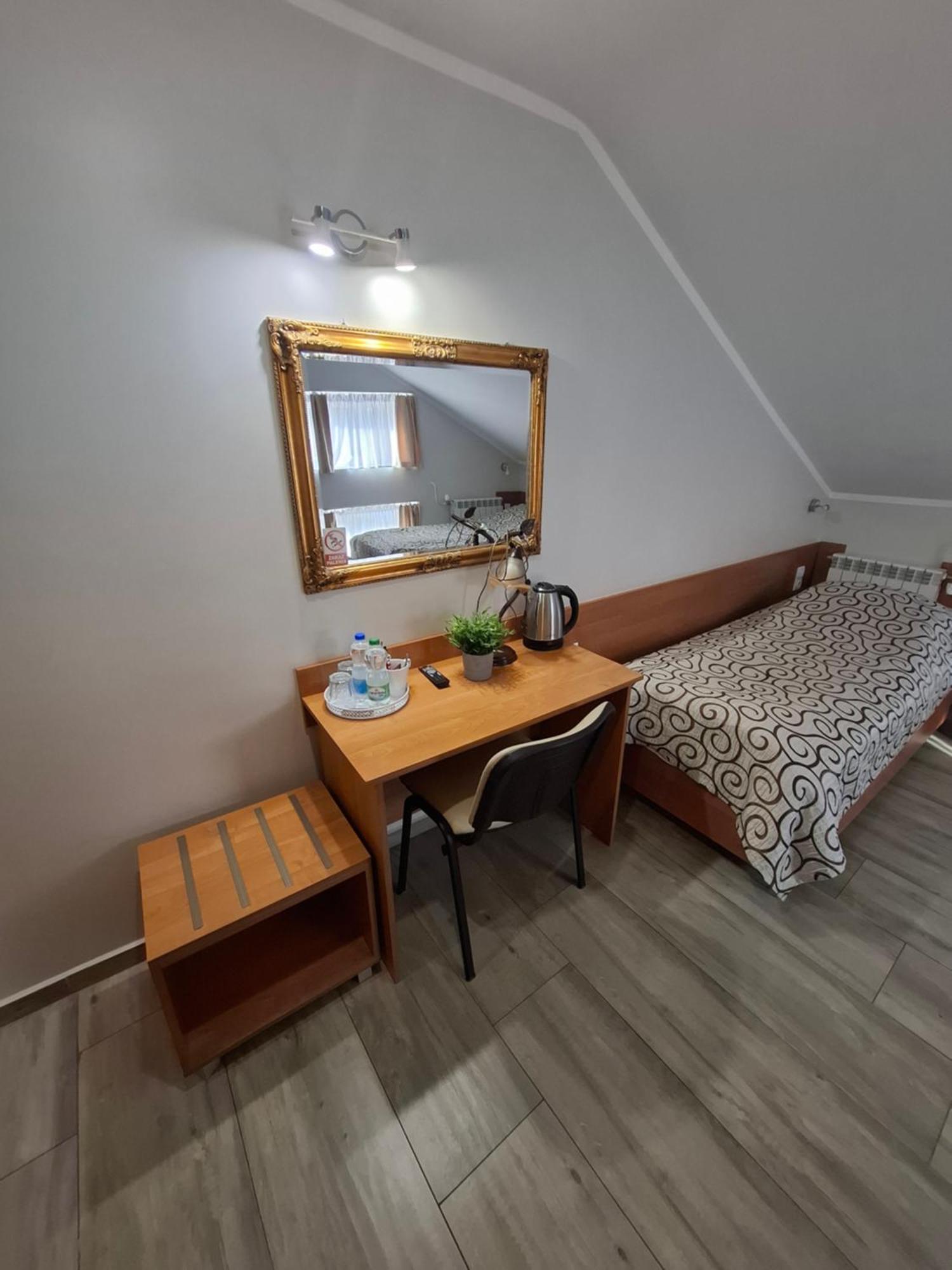 Willa-Restauracja Victoria Ostrowiec Świętokrzyski Habitación foto
